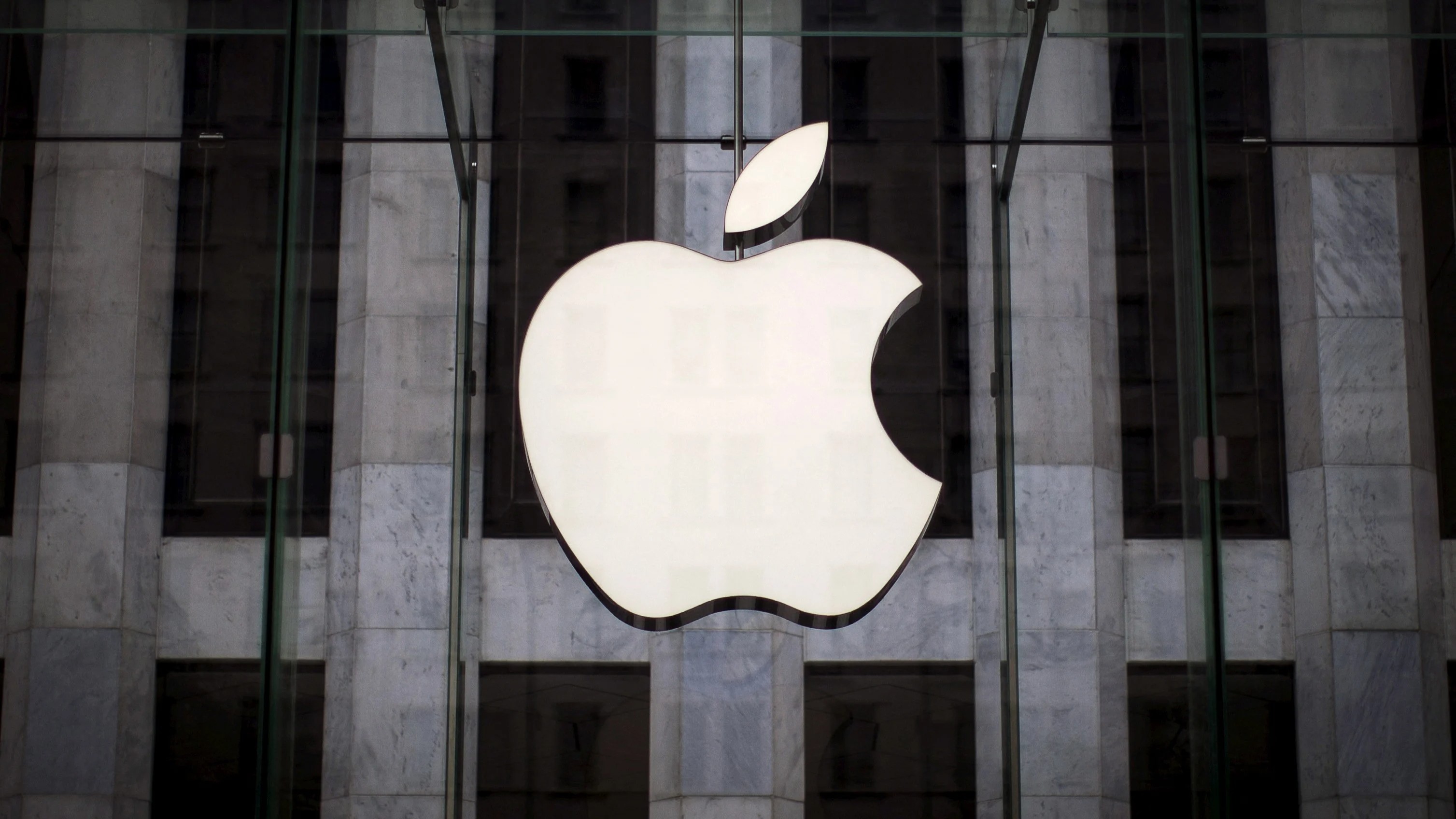 Apple to pledge $100 billion for US manufacturing, White House official says