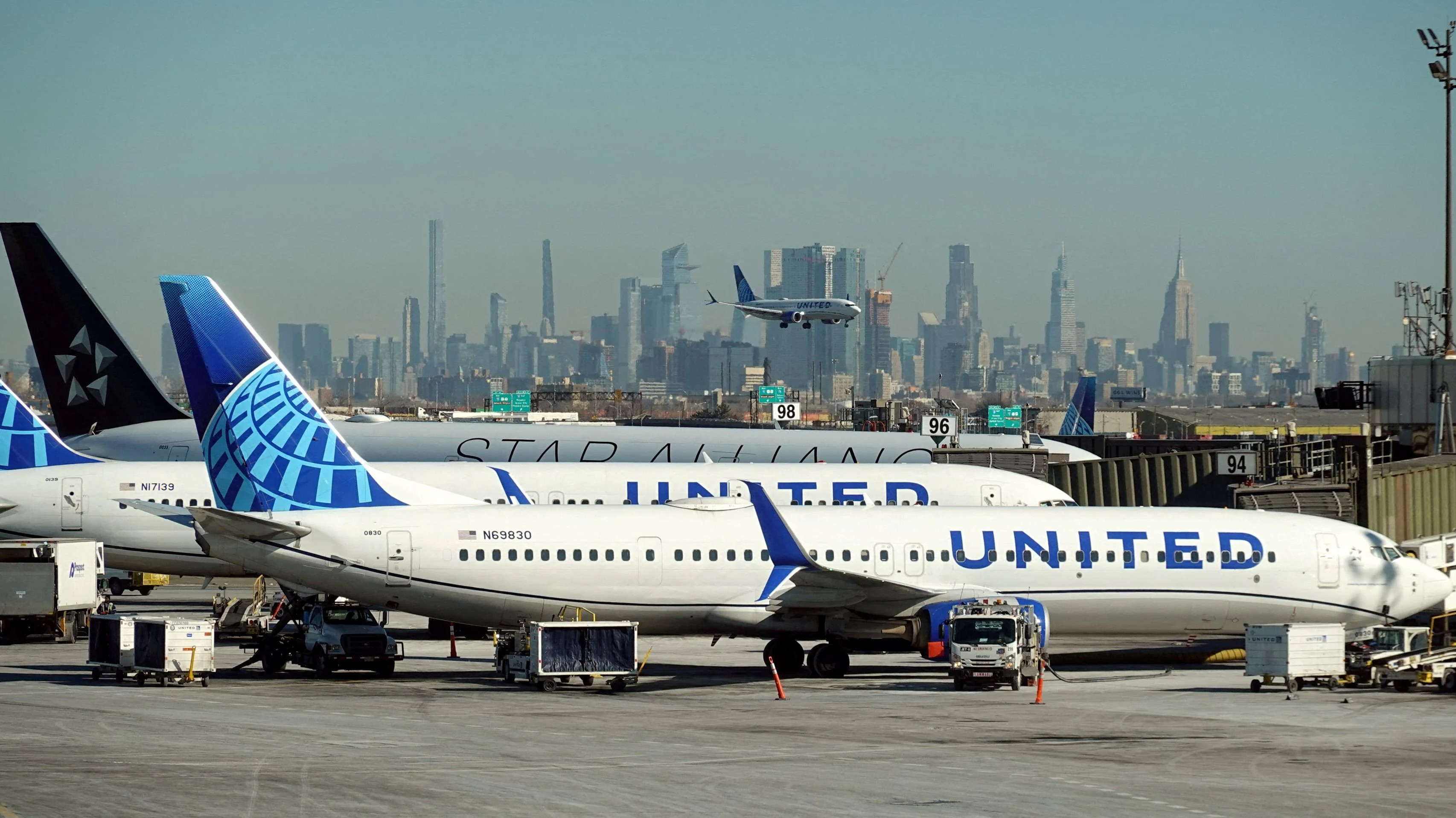 United Airlines flights resume after fixing technology glitch