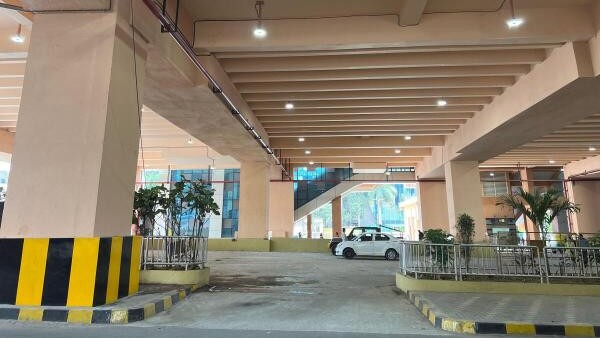 Bengaluru: Parking woes worry commuters ahead of Yellow Line inauguration