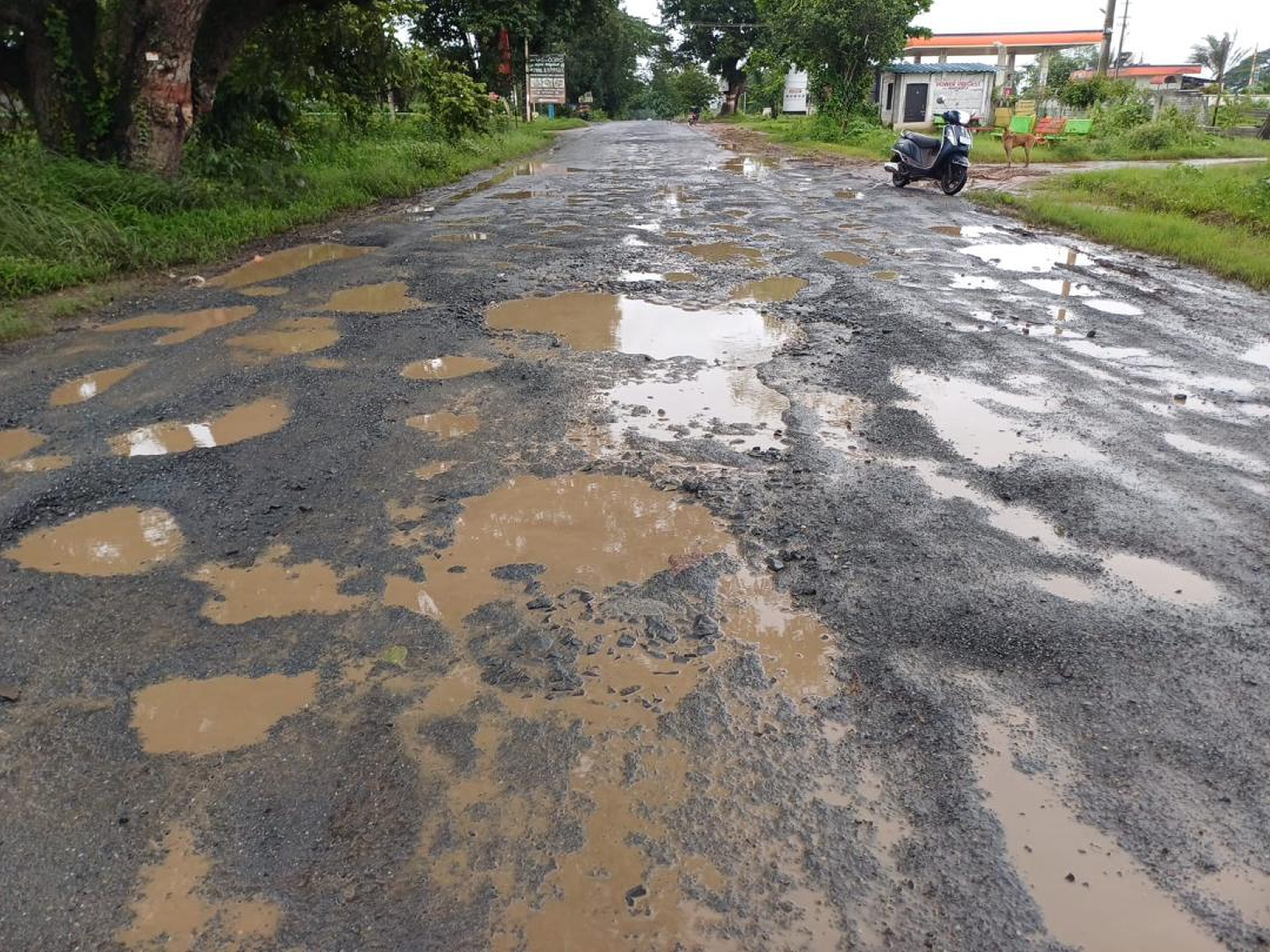 Monsoon wreaks havoc on roads in UK; commute becomes hazardous