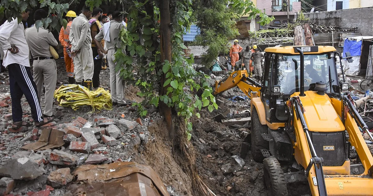 Eight Dead as Wall Collapses in Delhi’s Jaitpur During Heavy Rain