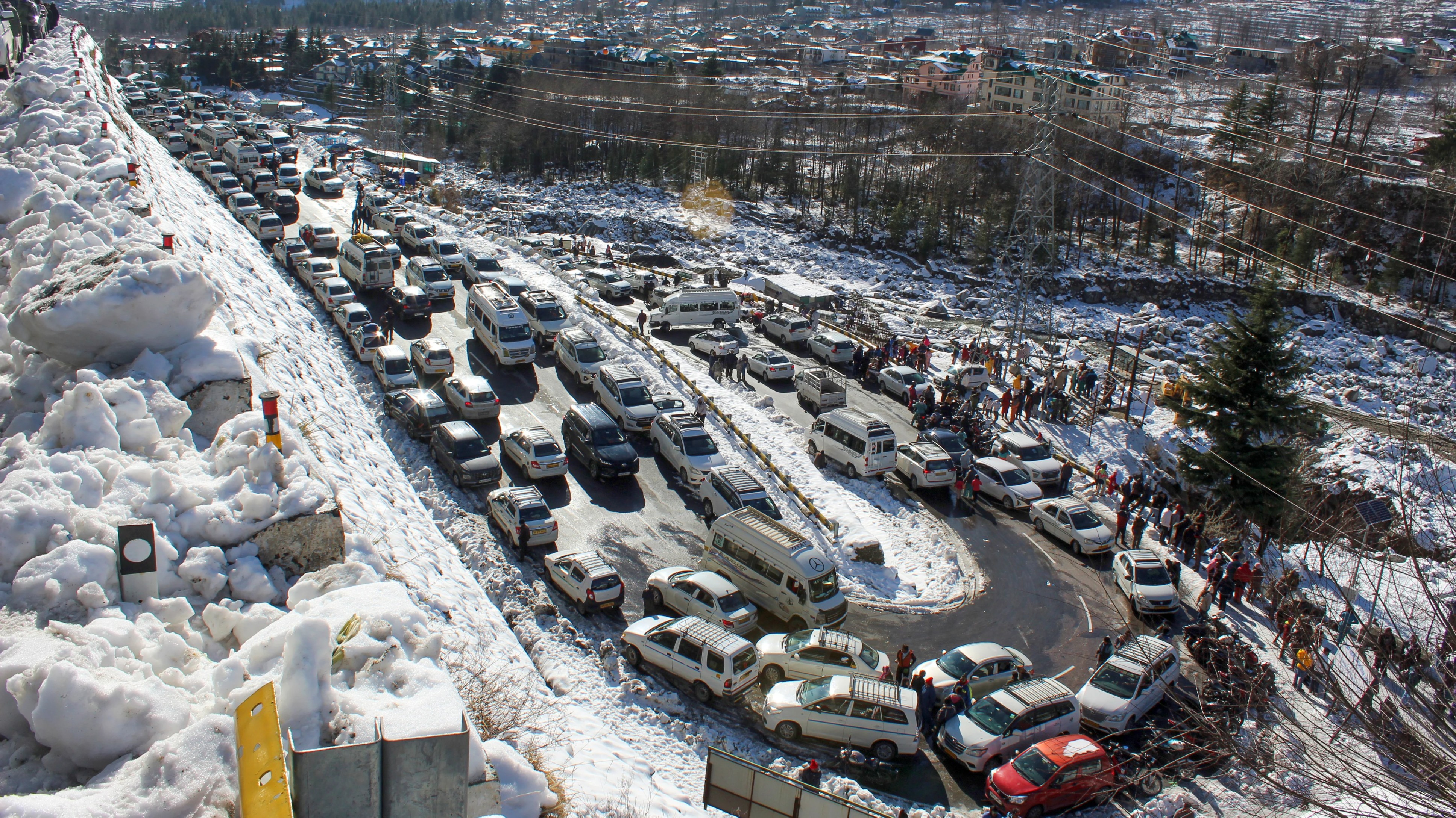 Problem of plenty: Hill stations brim with people 
