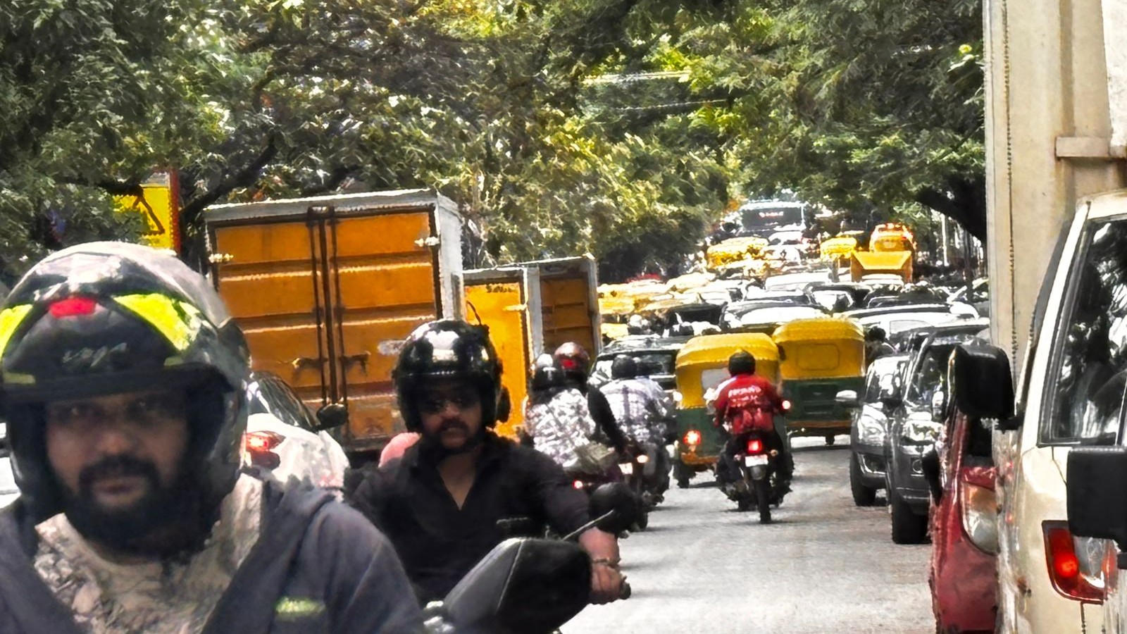 Traffic signals rise as vehicles choke inner roads in Bengaluru