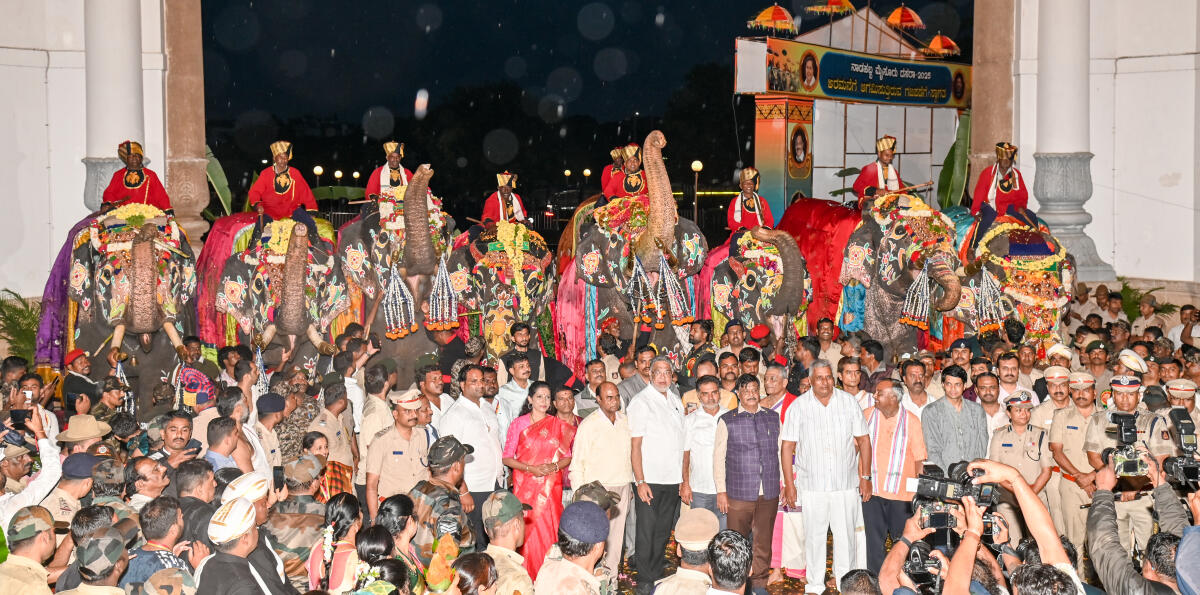 Mysuru district administration led by District in-charge Minister and head of Dasara Executive Committee H C Mahadevappa accords grand traditional welcome to first batch of nine Dasara elephants, on the premises of Mysuru Palace, at Jayamarthanda gate on Sunday evening. 