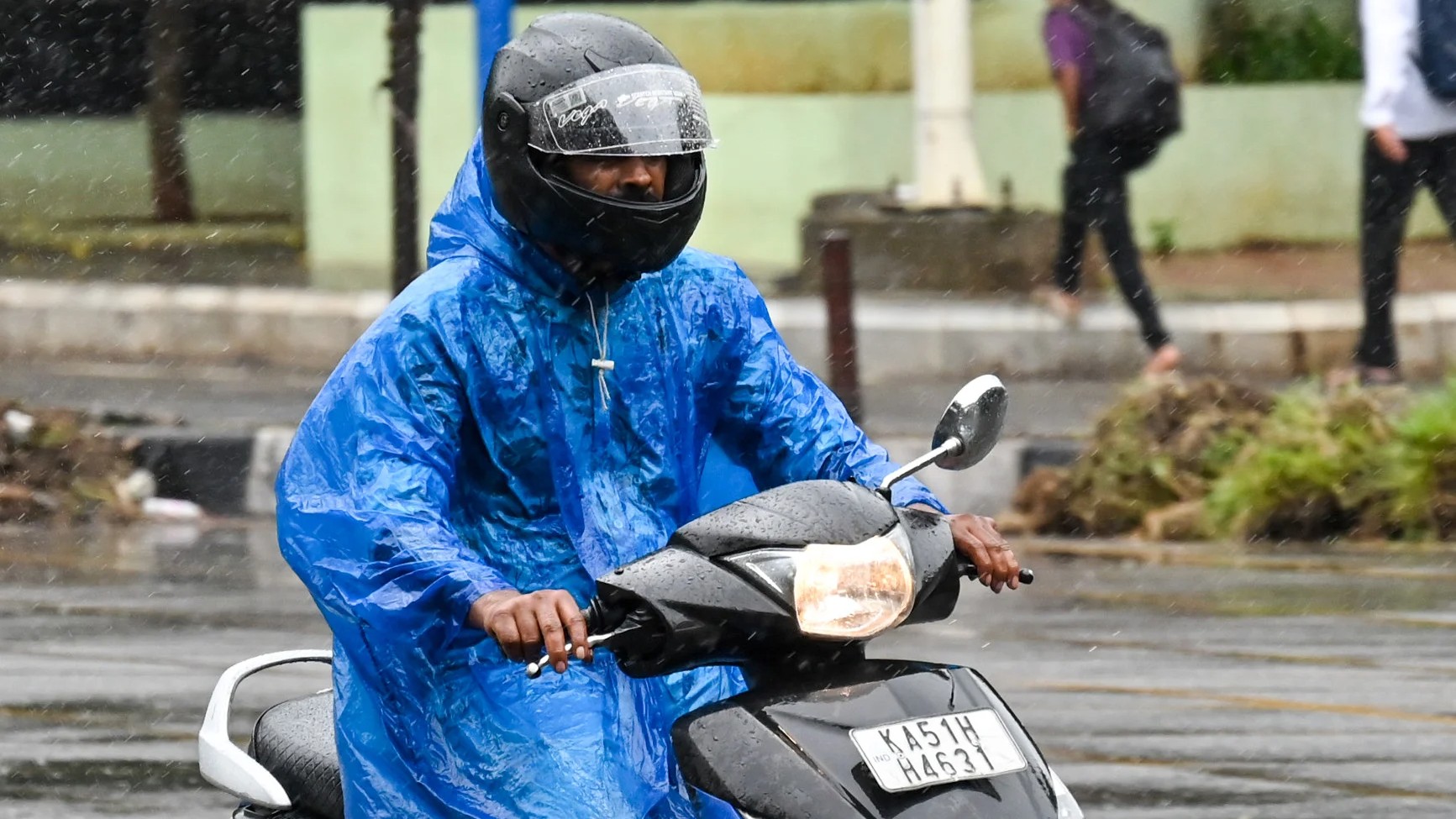 Fresh spell of rain floods parts of Bengaluru, disrupts traffic