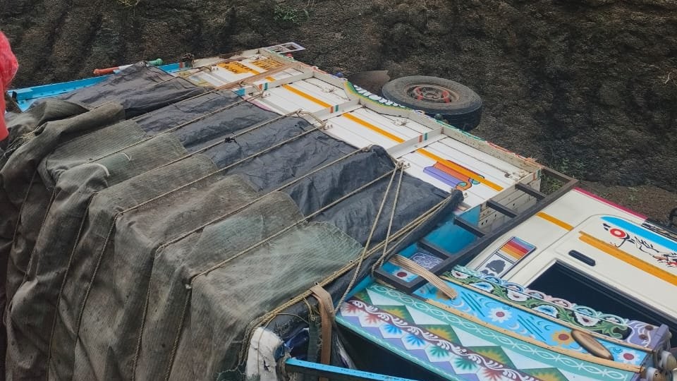 Pune accident: 8 killed, over 30 injured as pickup van overturns in Khed; state announces Rs 4 lakh compensation 