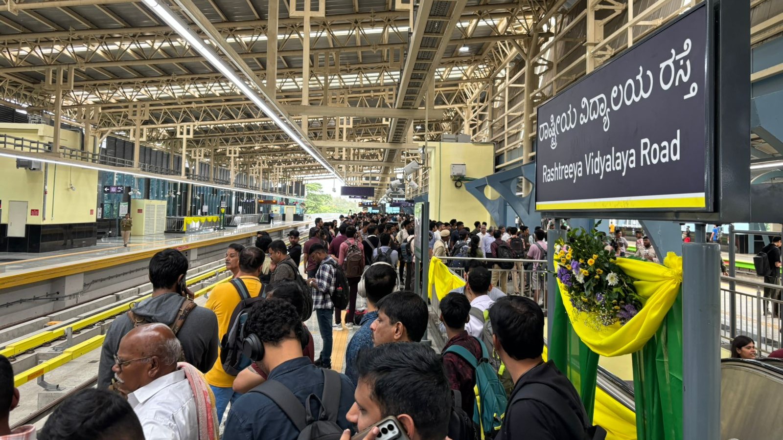 Namma Metro commuters give a thumbs up as Yellow Line operations begin