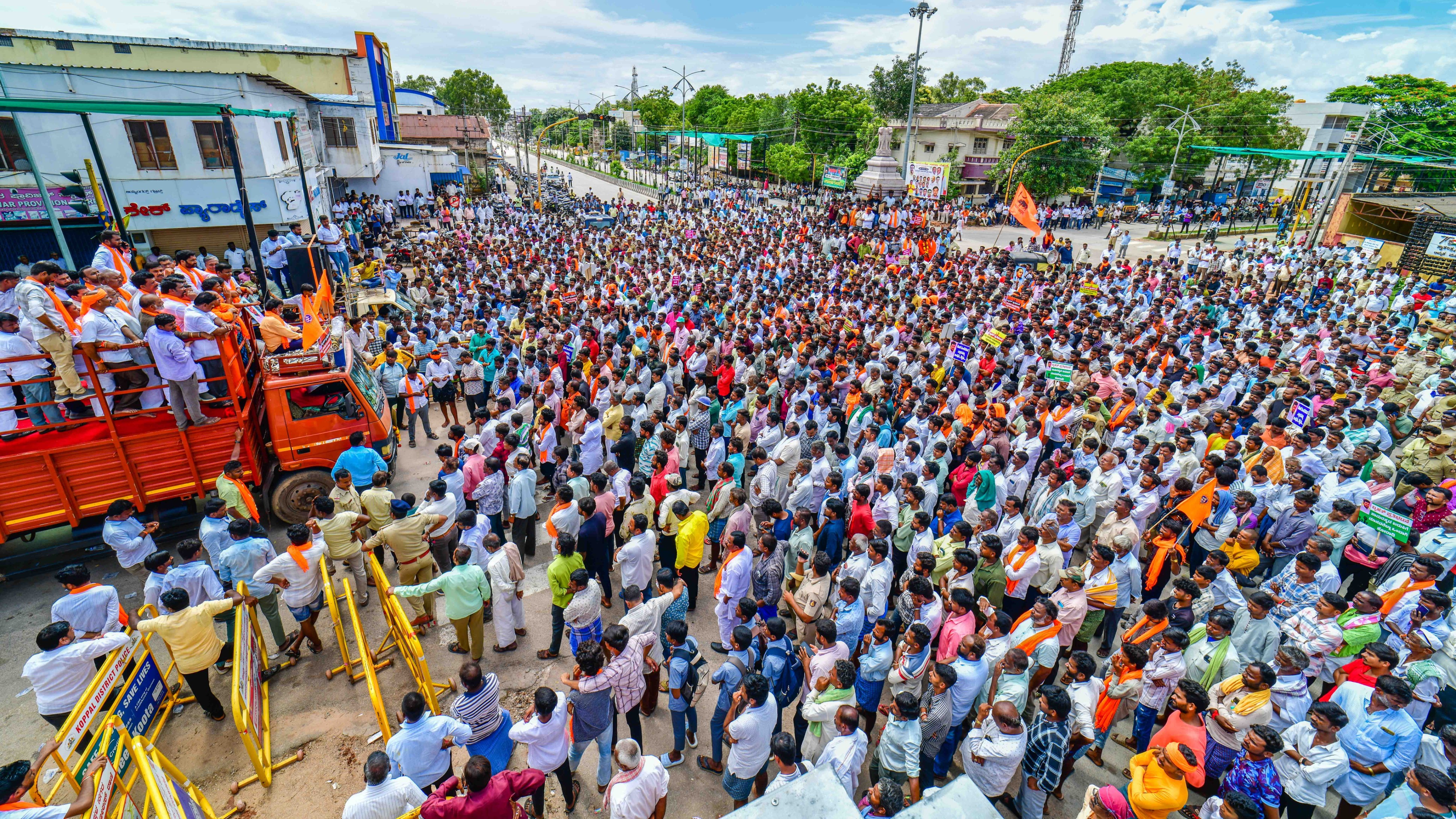 Huge protest in Koppal over youth’s murder