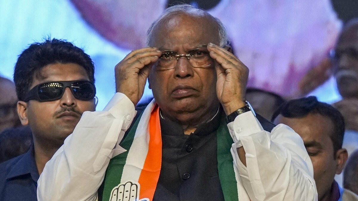 Kharge hosts dinner for opposition MPs amid intensified protest against SIR, 'vote chori'