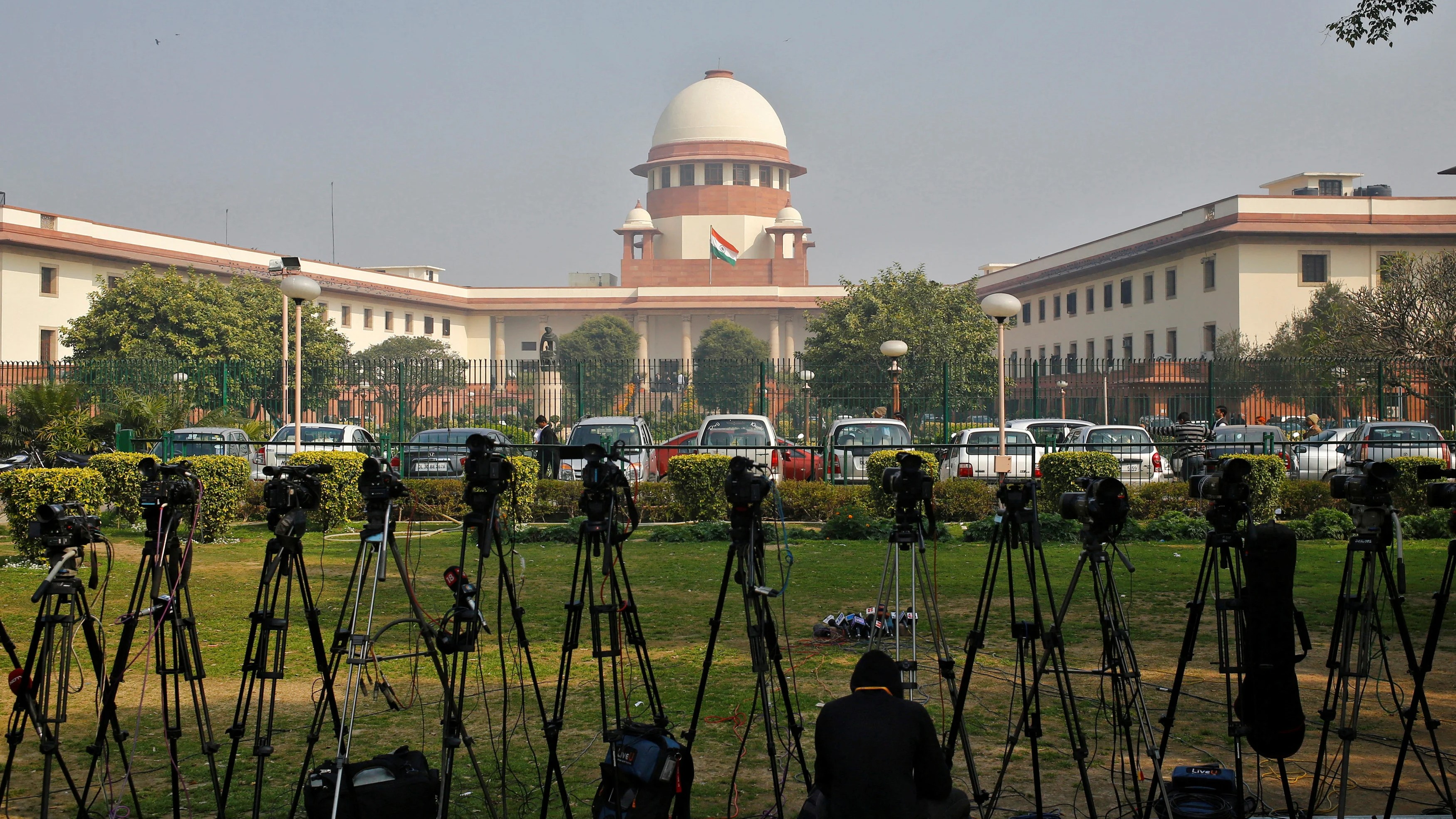 SC orders disposal of leftover food inside its premises to prevent dog bites
