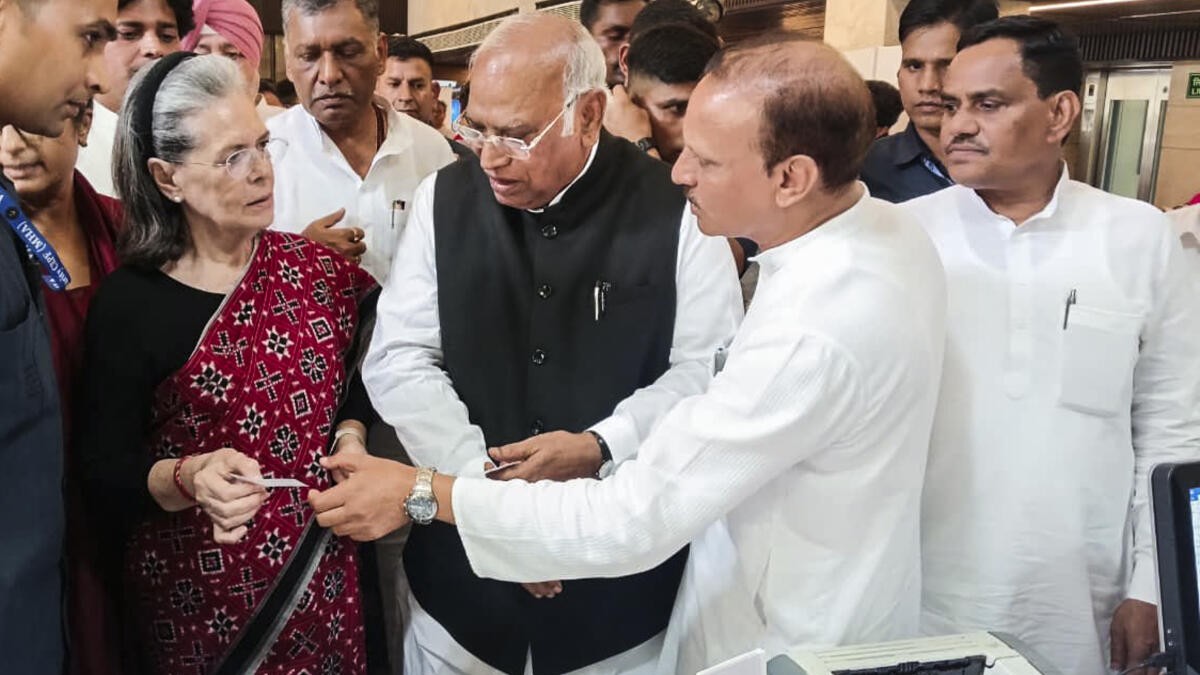 Amit Shah, Sonia Gandhi, Mallikarjun Kharge vote in keenly-contested Constitution Club election