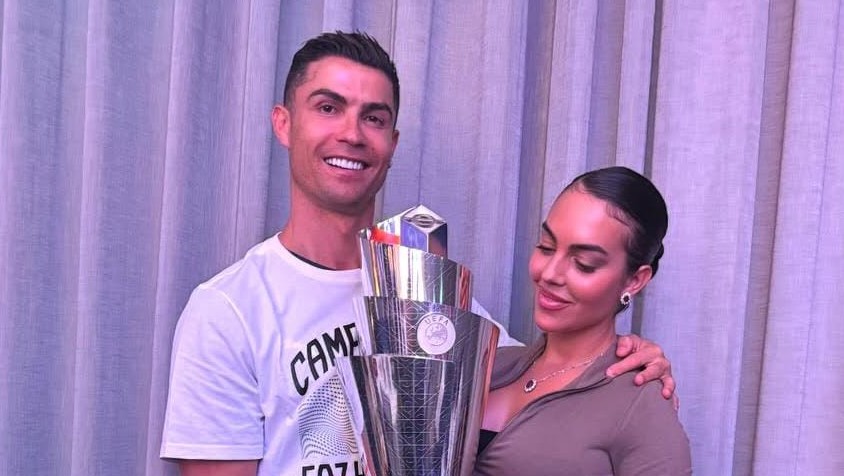 She said Yes! After 8 years of togetherness, Cristiano-Georgina make it official