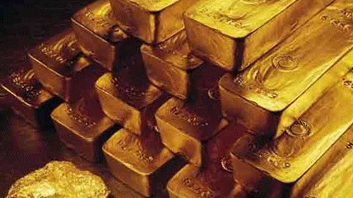 Gold tops ₹1.01 lakh, silver surges ₹1,500 on global cues