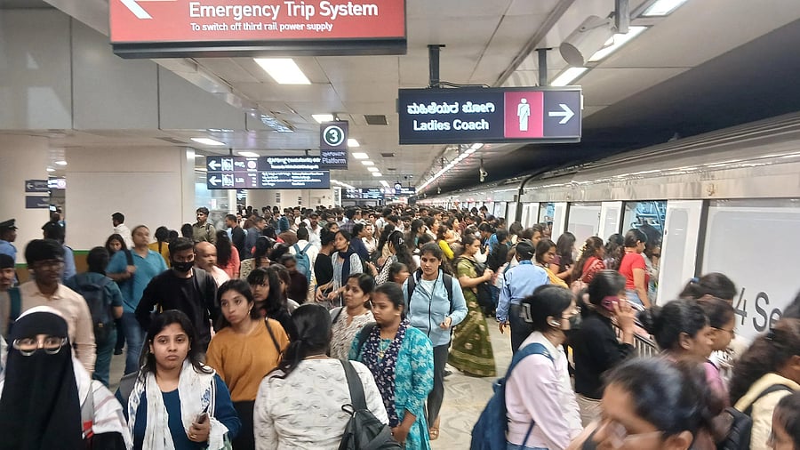 Majestic Metro Crowd Image