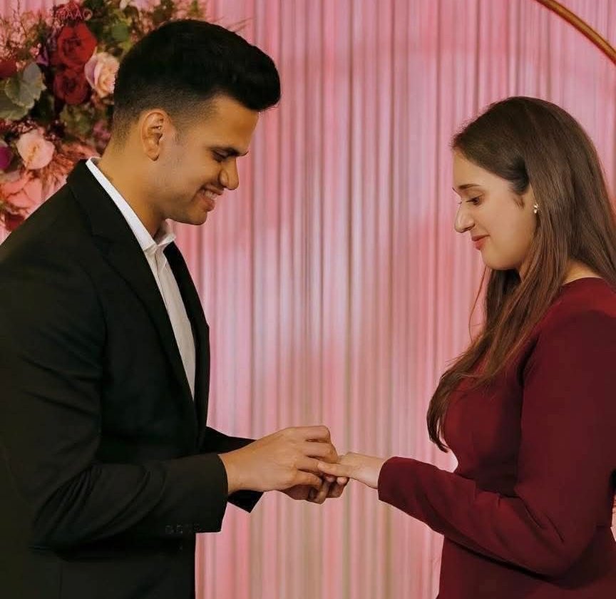Viral photo of Arjun Tendulkar and Saaniya Chandok.