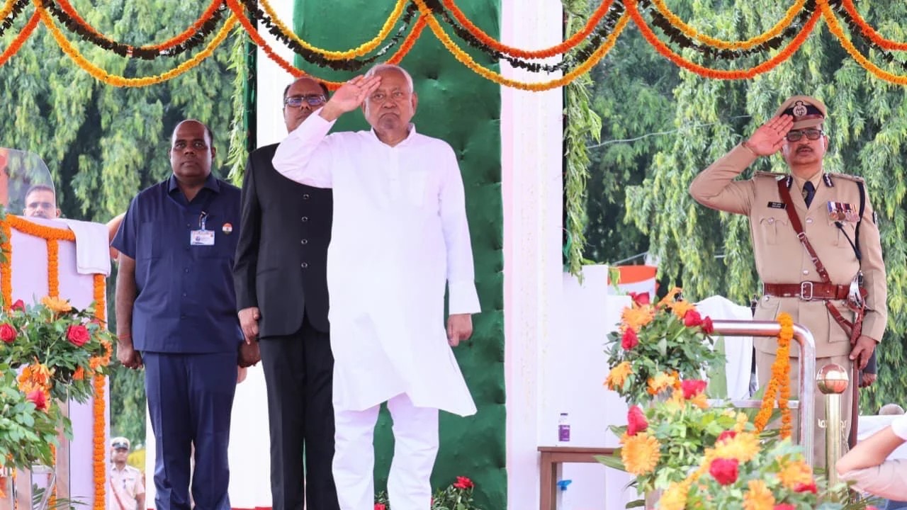 Nitish announces flat fee of Rs 100 for prelims of competitive exams in Bihar, mains to be free