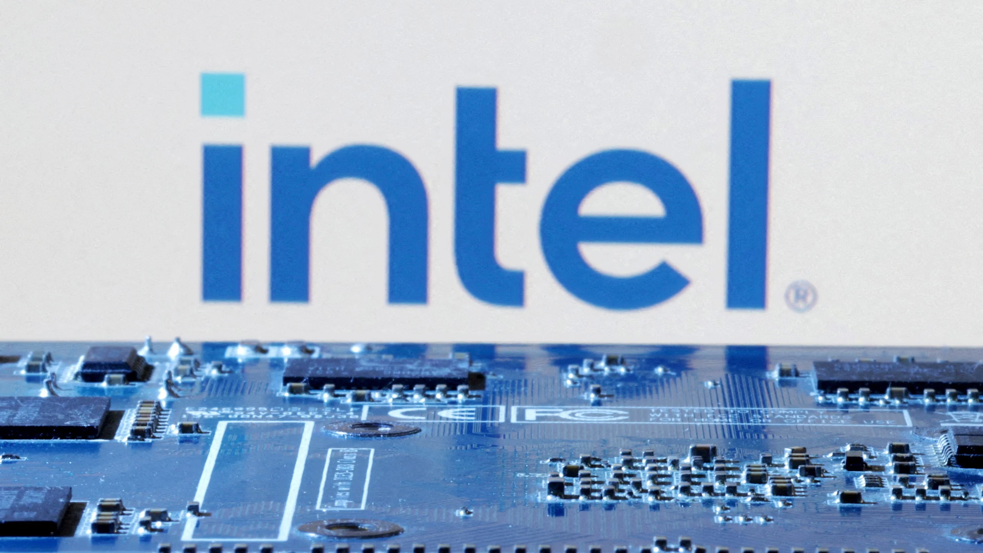 US weighs taking stake in Intel