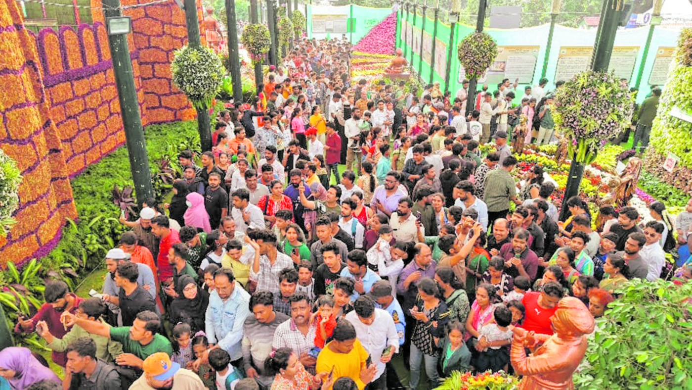 1.8 lakh people visit Lalbagh flower show on I-Day