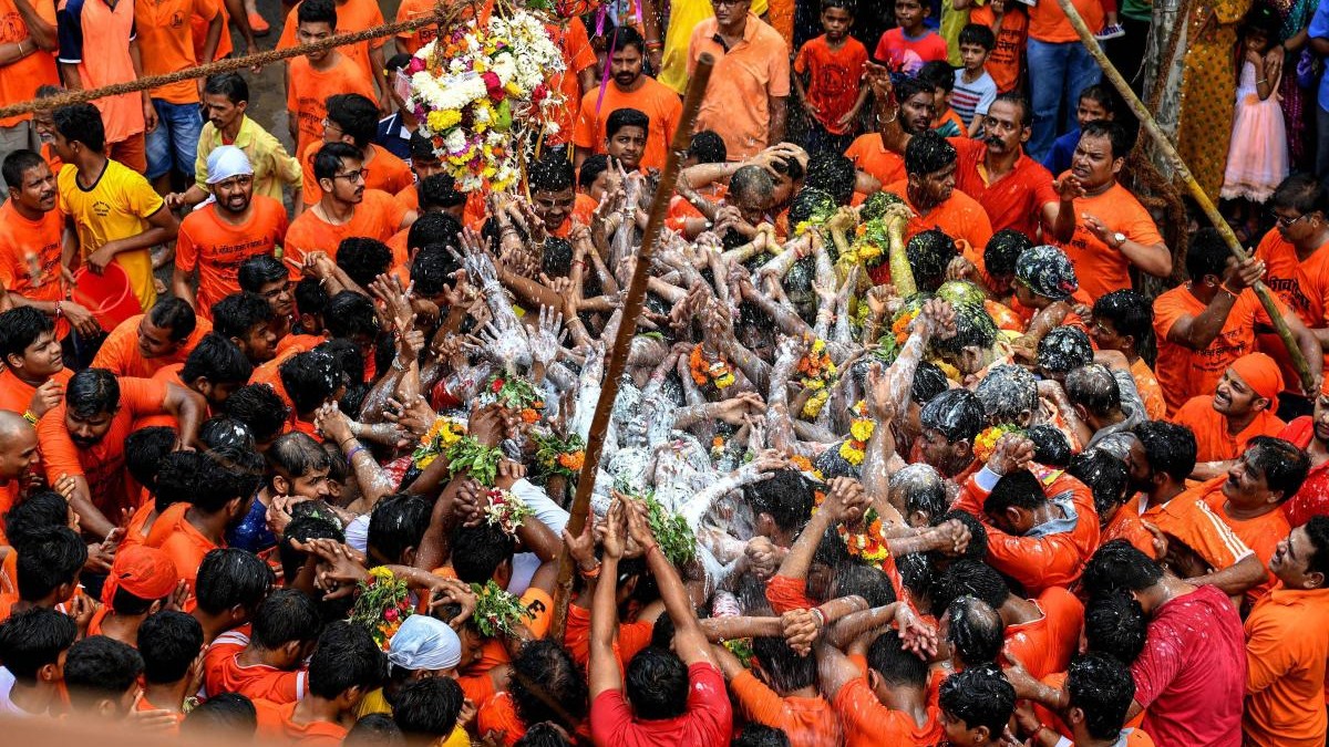 Dahi Handi festivities kick-starts Maharasthra local body poll campaign