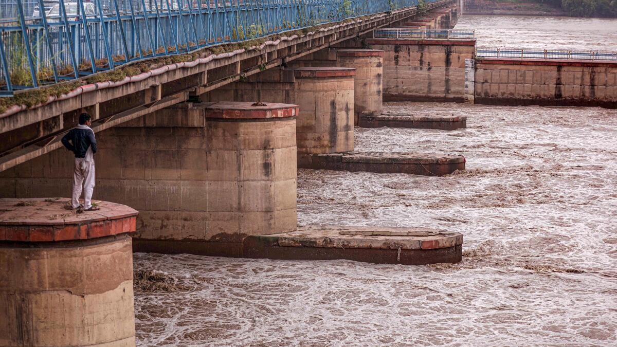 Yamuna inching closer to danger mark in Delhi