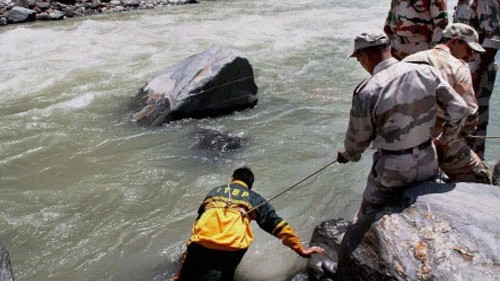 Search on for Rishikesh couple swept away crossing Chandrabhaga river