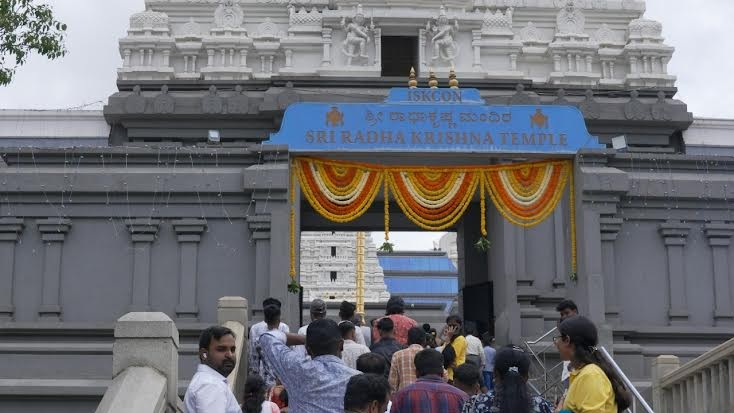 Lakhs of devotees throng ISKCON on Sri Krishna Janmashtami in Bengaluru 
