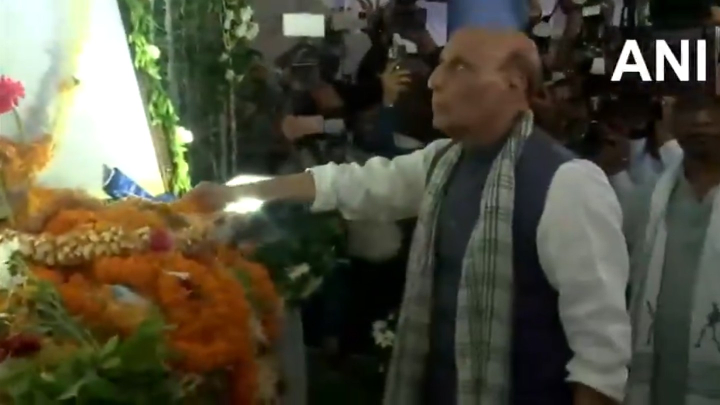 Rajnath, Baba Ramdev visit Shibu Soren's village to attend 'Shraddh' ceremony