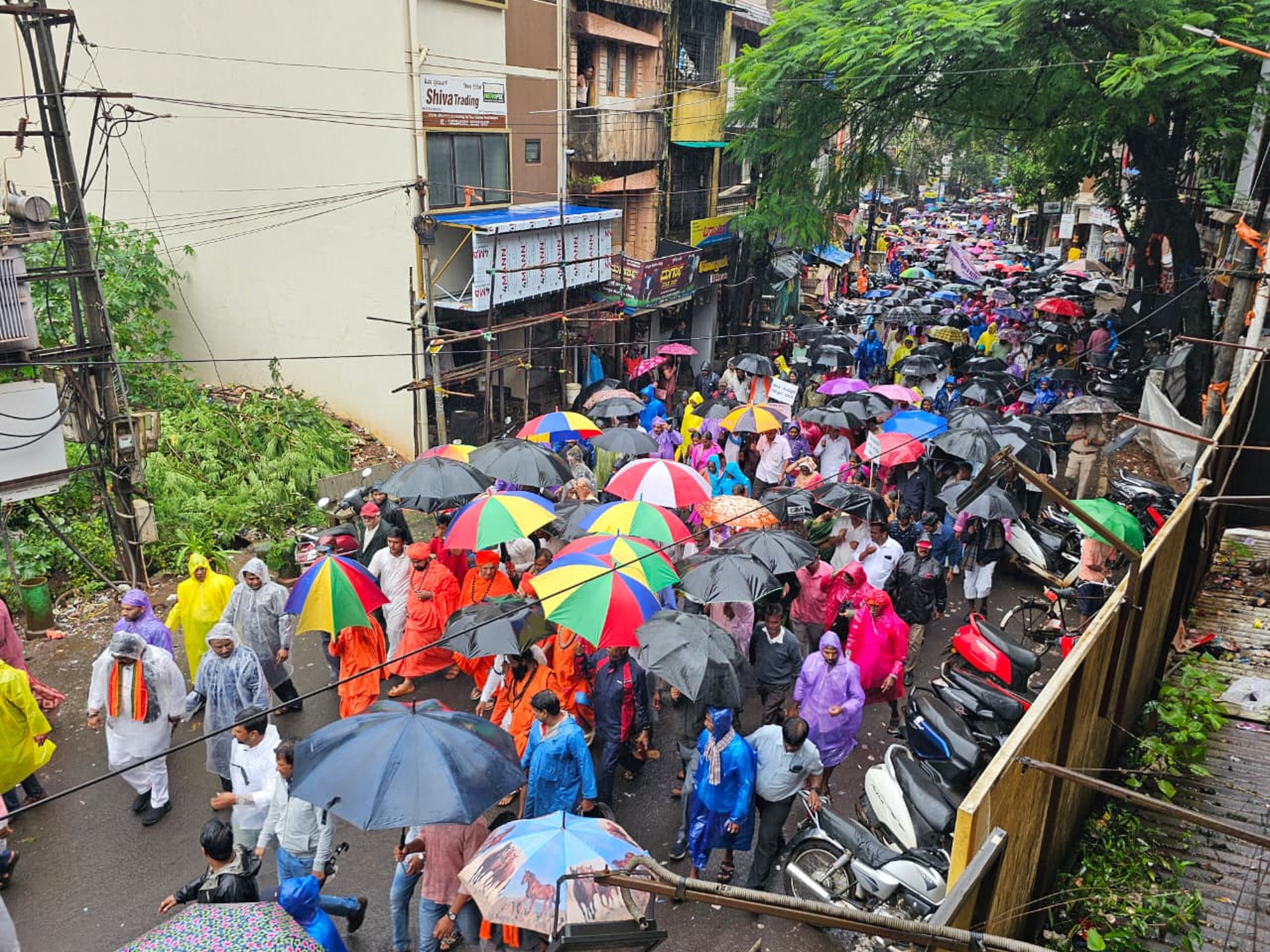 City unites in silent rally to support Dharmasthala, Veerendra Heggade