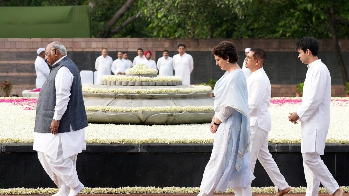 Tributes paid to Rajiv Gandhi on birth anniversary