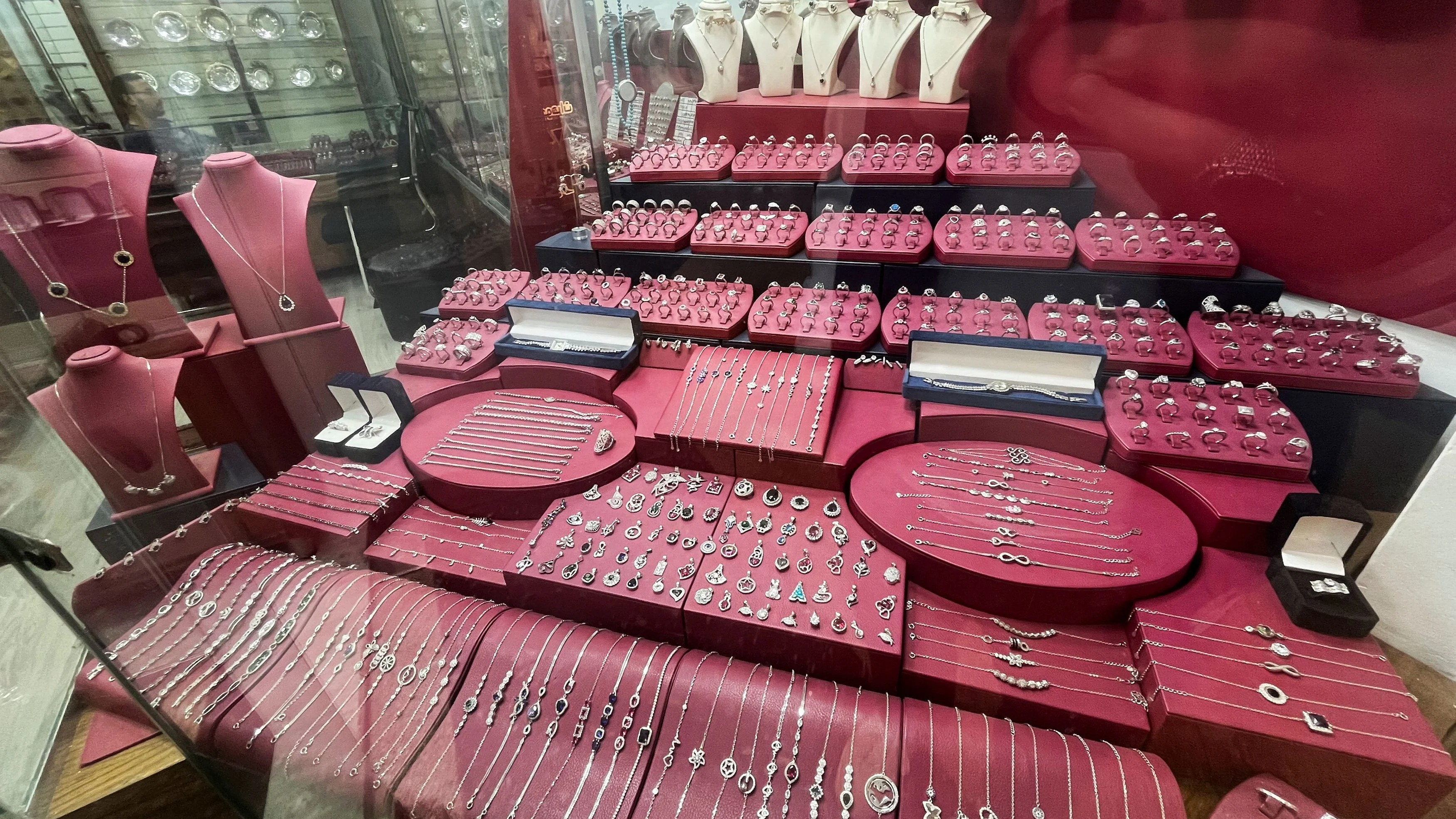 Gold climbs Rs 600 to Rs 1,00,620/10 g, silver surges Rs 1,500