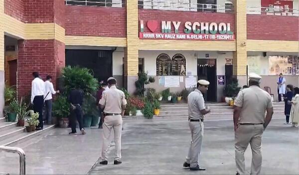 6 Delhi schools get bomb threats, hoax scare returns for 3rd day