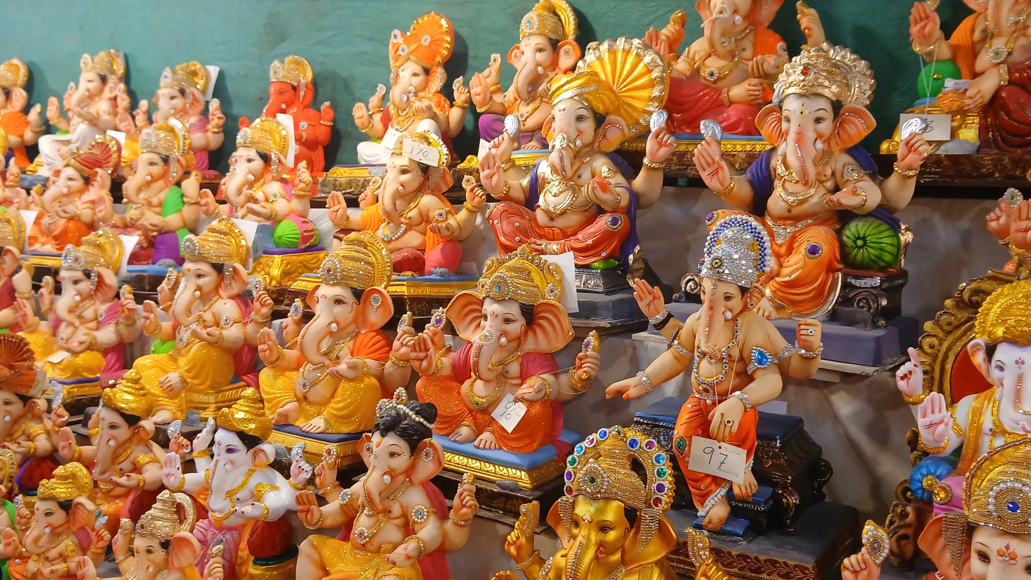 Reality check exposes rampant sale of PoP idols across Bengaluru