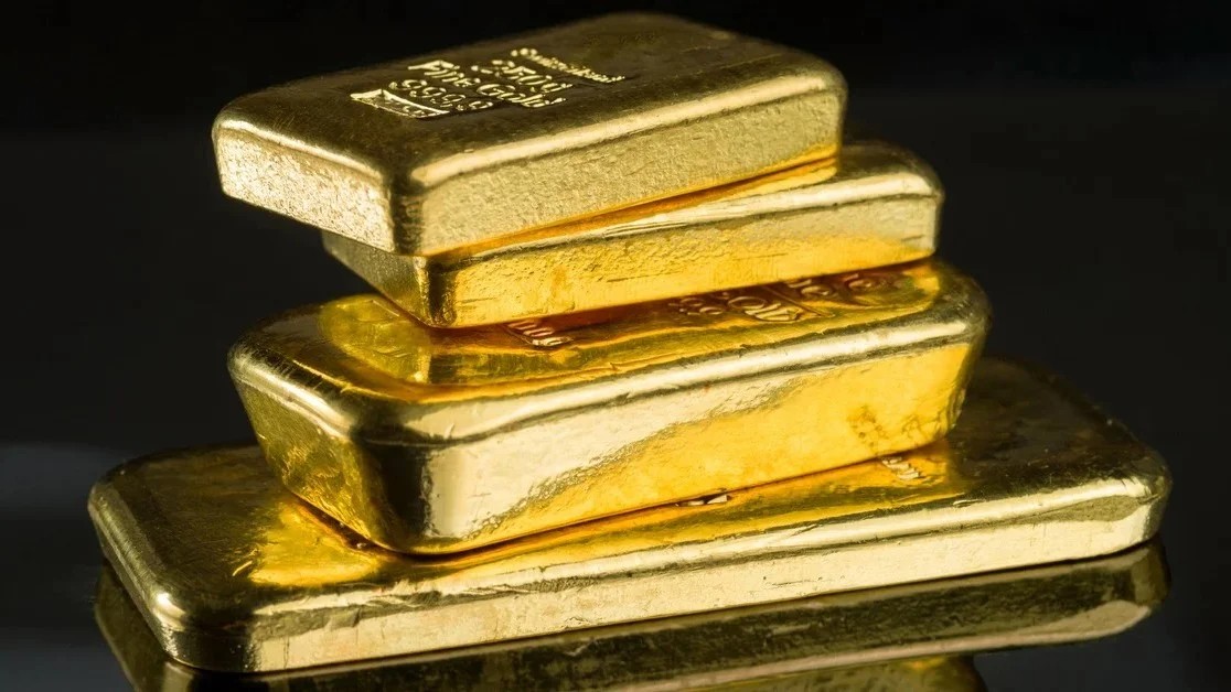 Gold jumps Rs 600 to Rs 1,00,770/10 g, silver rallies Rs 3,000