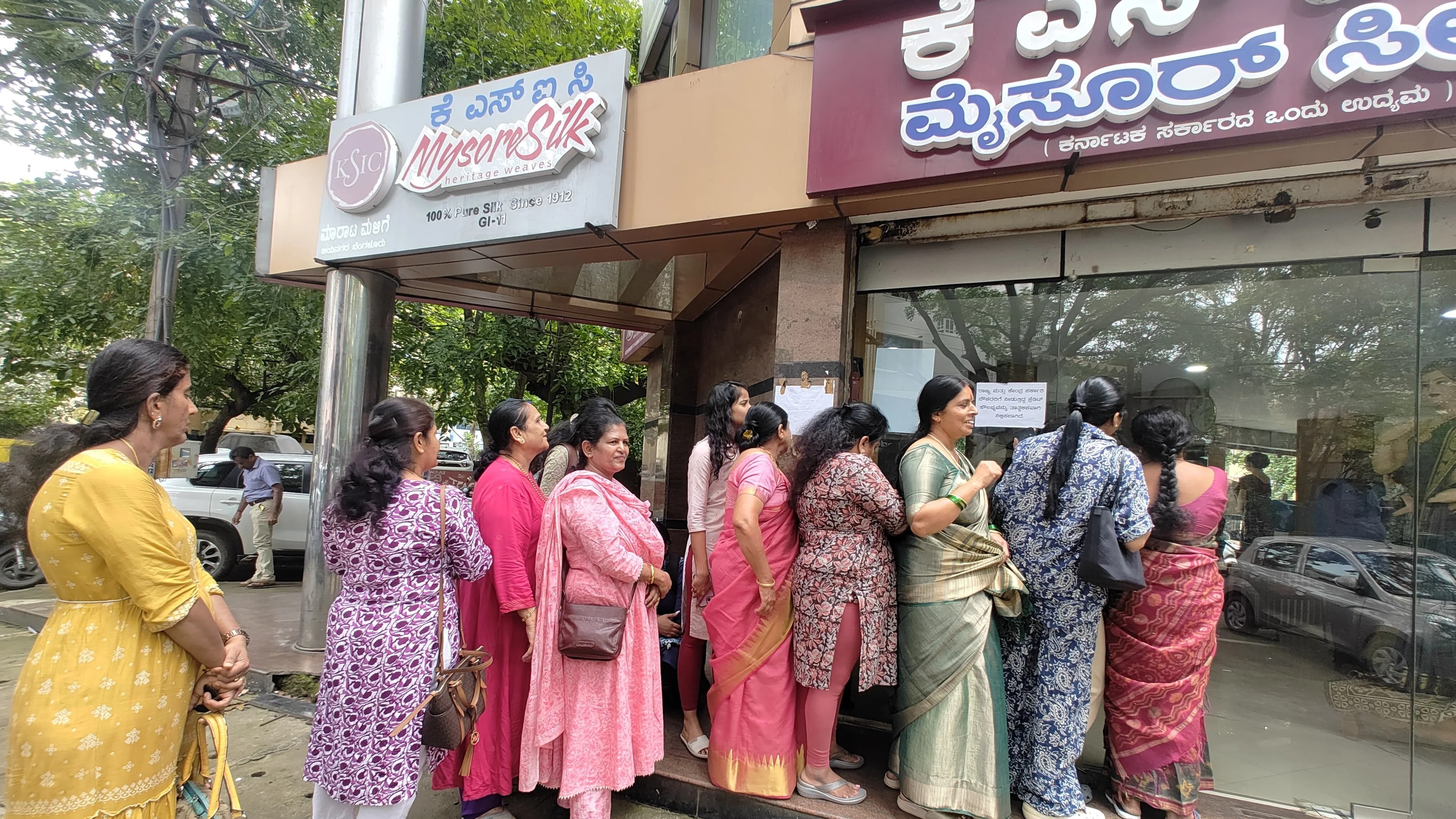 Bengaluru: Silk saris fly off shelves before Gowri Ganesha festival
