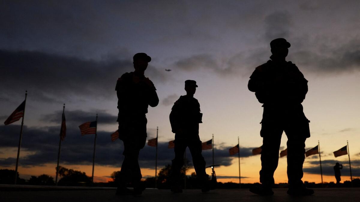 US National Guard troops in Washington to begin carrying weapons, officials say