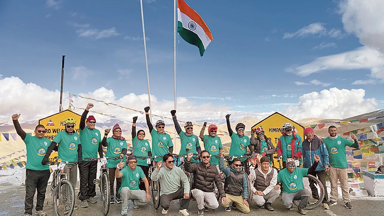 Bengalureans cycle 660 km to world’s highest motorable pass in Ladakh