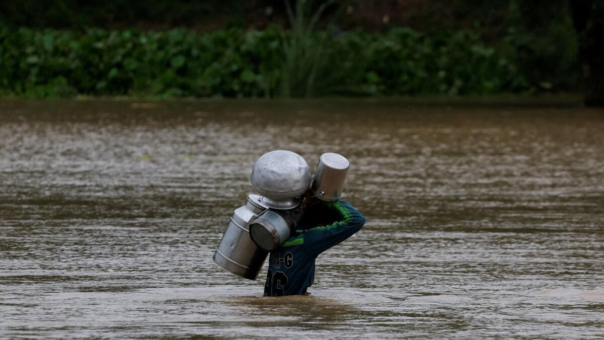 Pakistan evacuates 150,000 people after flood warning from India