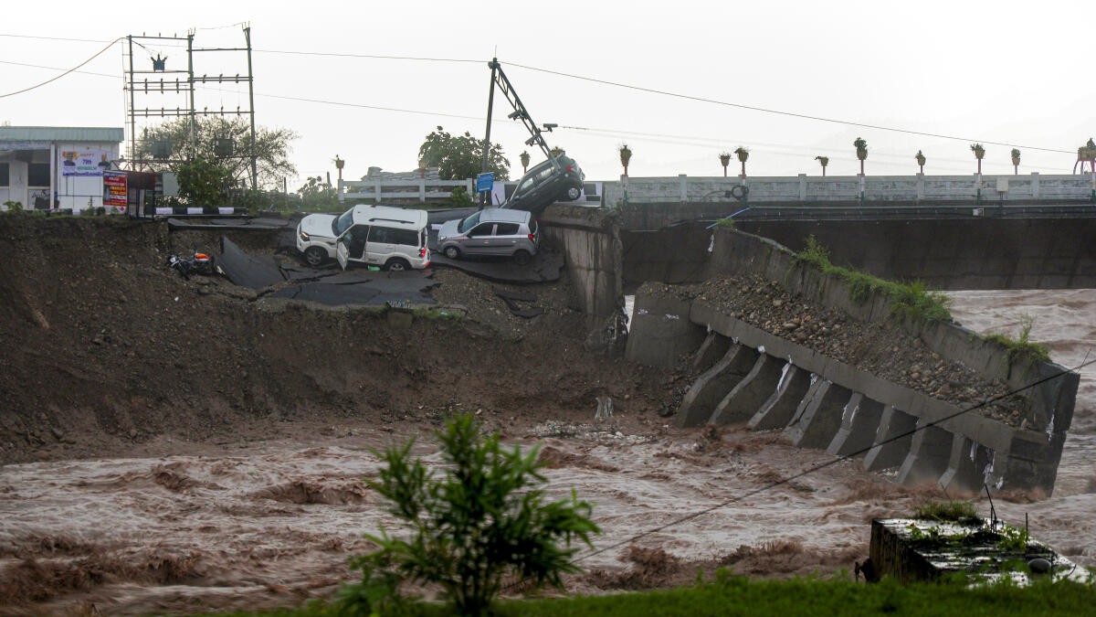 Monsoon fury batters Jammu: 32 pilgrims killed in landslides on Vaishno Devi route