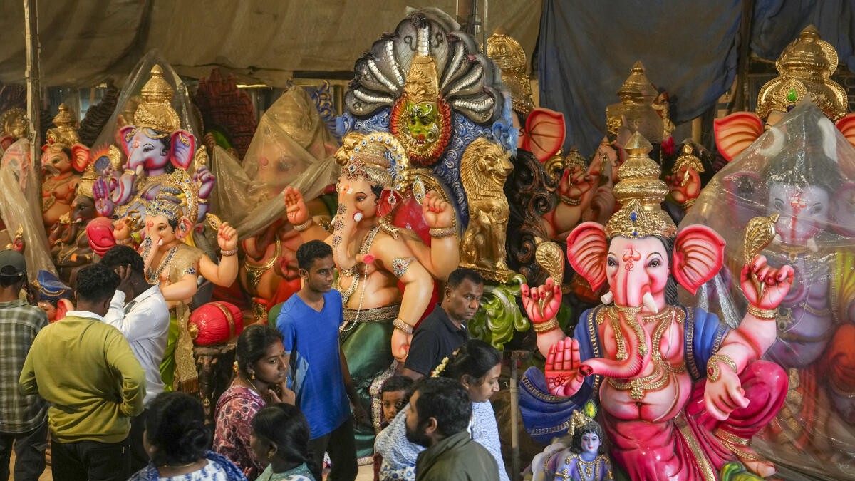 Devotees throng temples across Bengaluru to offer prayers on Ganesh Chaturthi