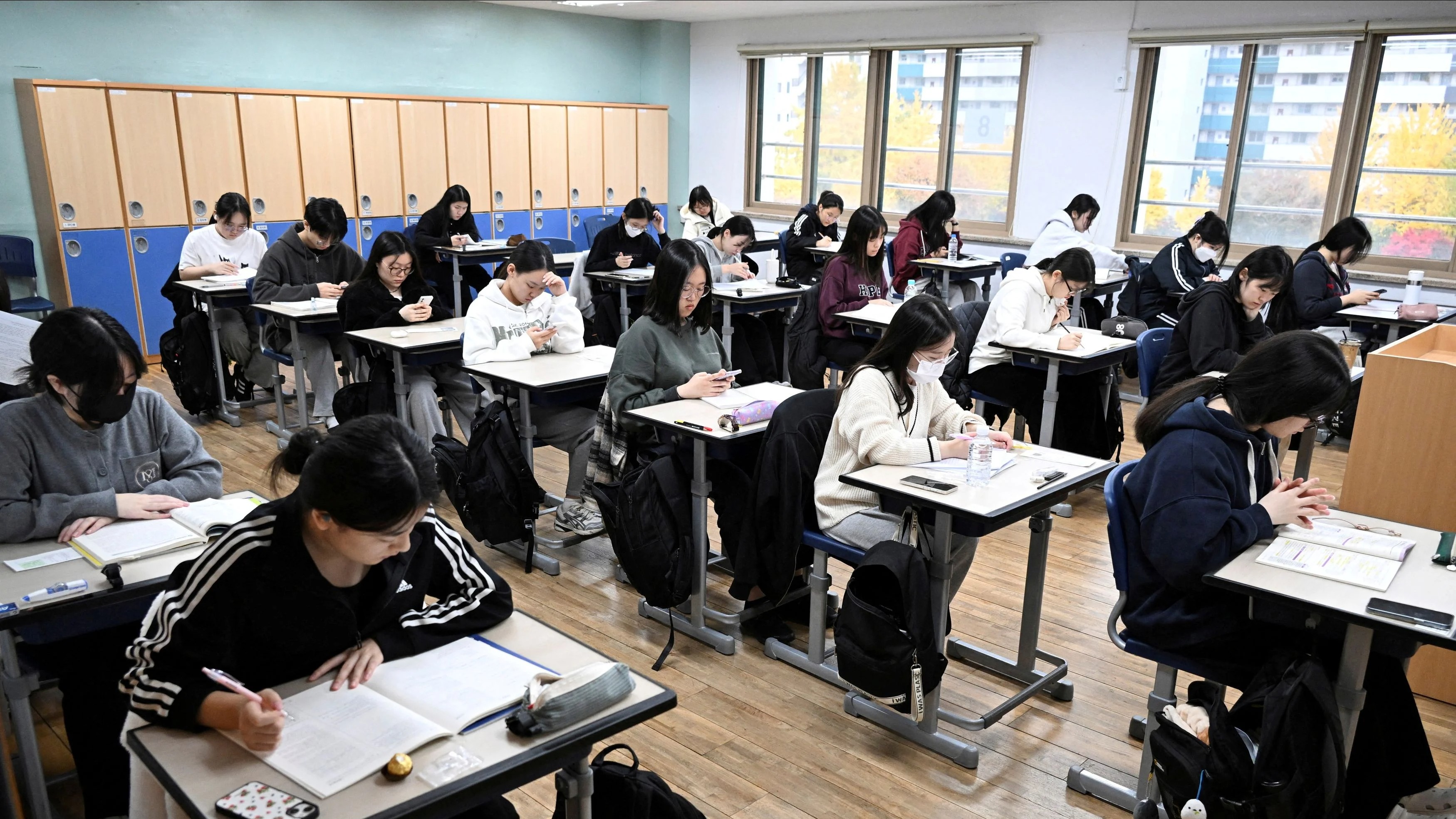 South Korea to ban mobile phones in school classrooms