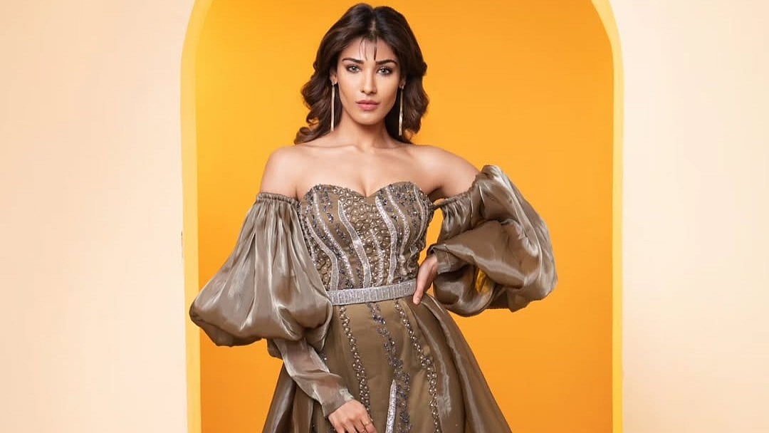 hot and stylish look of nehal chudasama