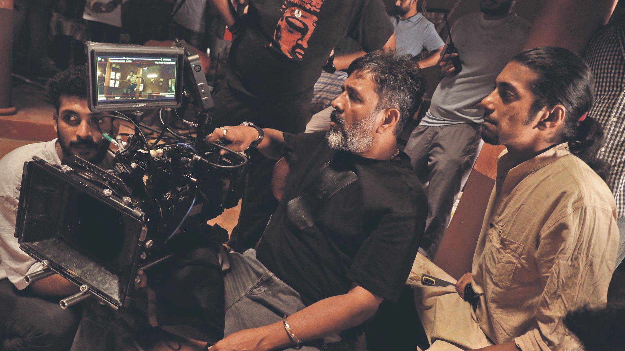 https://media.assettype.com/deccanherald%2F2025-08-29%2F77kswnhw%2FLead-Action-director-Ravi-Varma-sitting-black-T-shirt-and-director-Viveka-review-a-shot.jpg?auto=format%2Ccompress&fit=max&w=undefined
