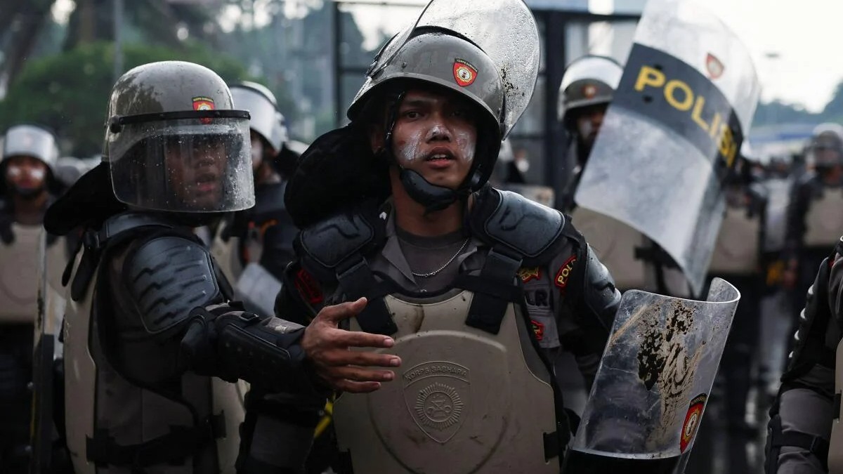 Protesters set fire to Indonesian parliament buildings in several provinces