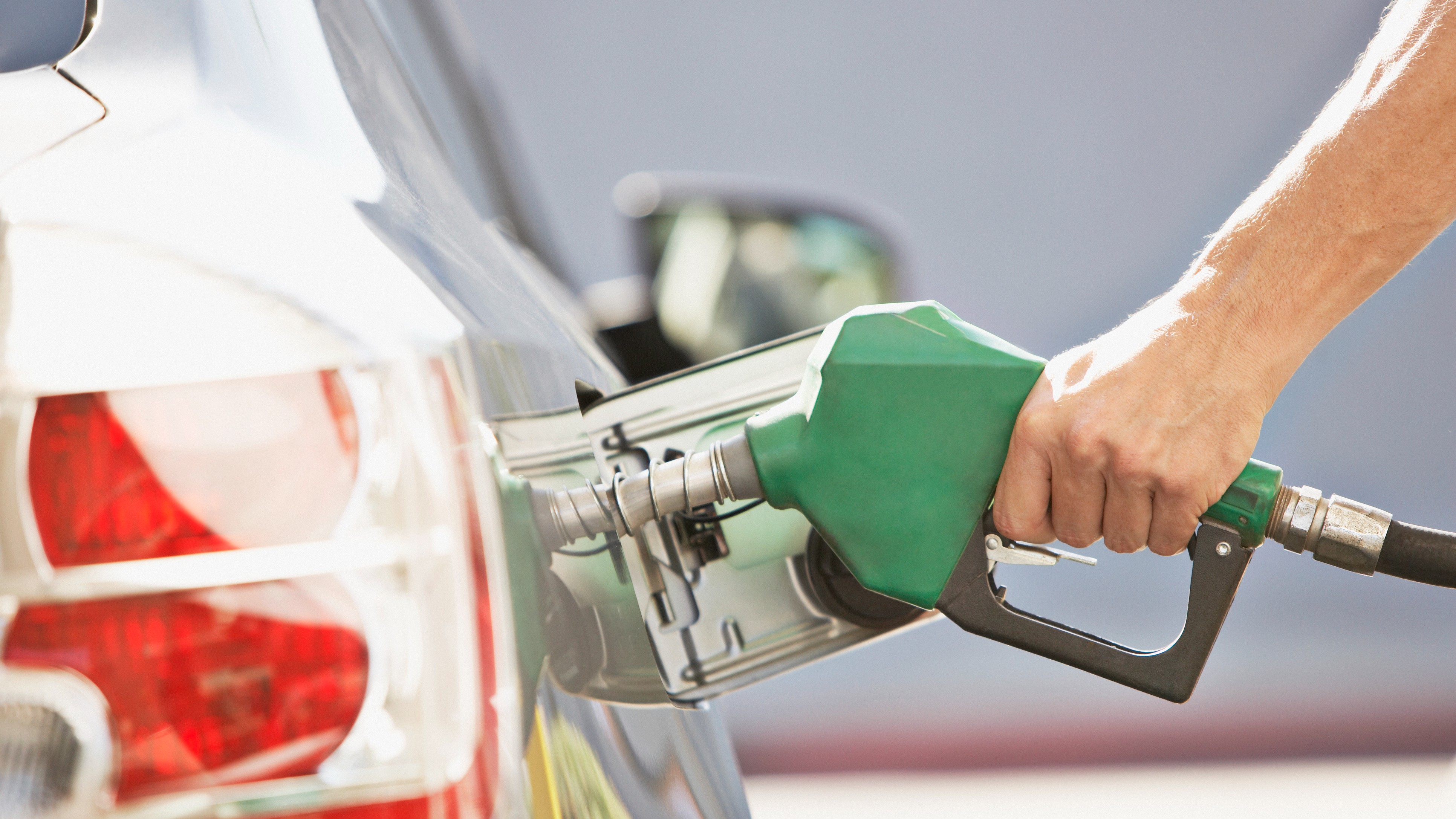 Automakers say E20 ethanol fuel safe but trims mileage, motorists fume