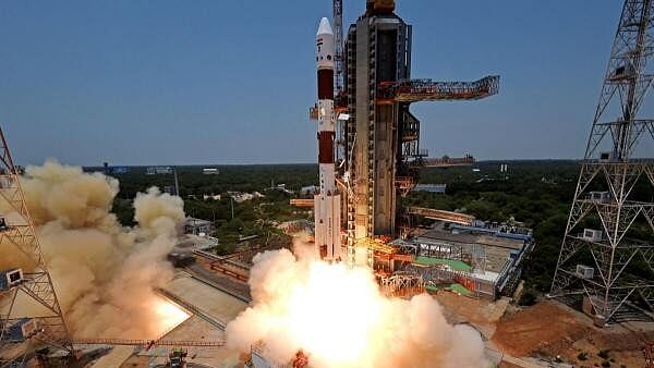 ISRO Invites Research Proposals to Analyse Chandrayaan-3 Lander and Rover  Data