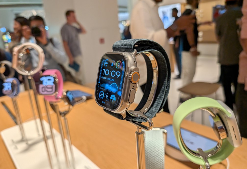 Apple Hebbal Store.
