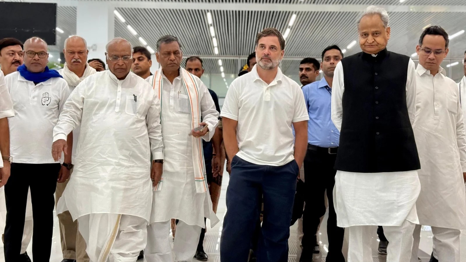 Thousands join protest as Rahul Gandhi's Voter Adhikar Yatra is all set to conclude