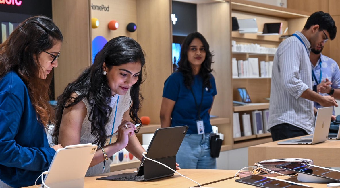 Apple Hebbal Store.