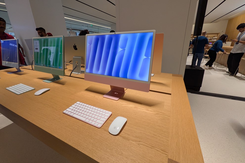 Apple Hebbal Store.