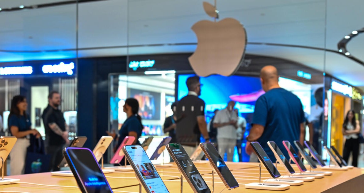 Apple Hebbal Store.
